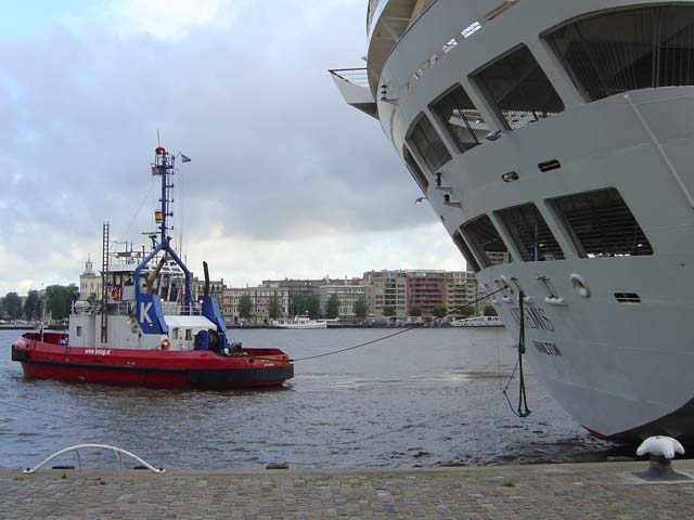 Cruiseschip ms Artemis van P&O aan de Cruise Terminal Rotterdam